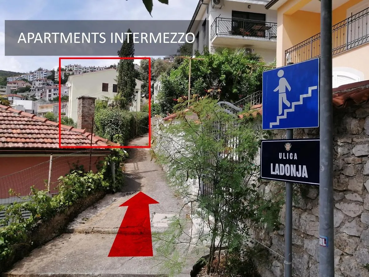 Studio Apartment Michelle - Intermezzo With Sea View