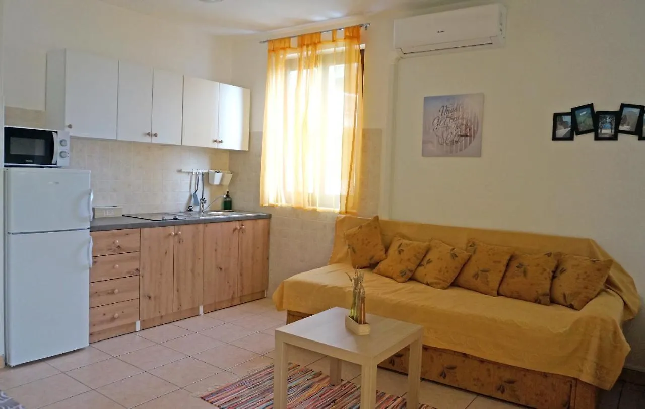 Studio Apartment Michelle - Intermezzo With Sea View Croatia