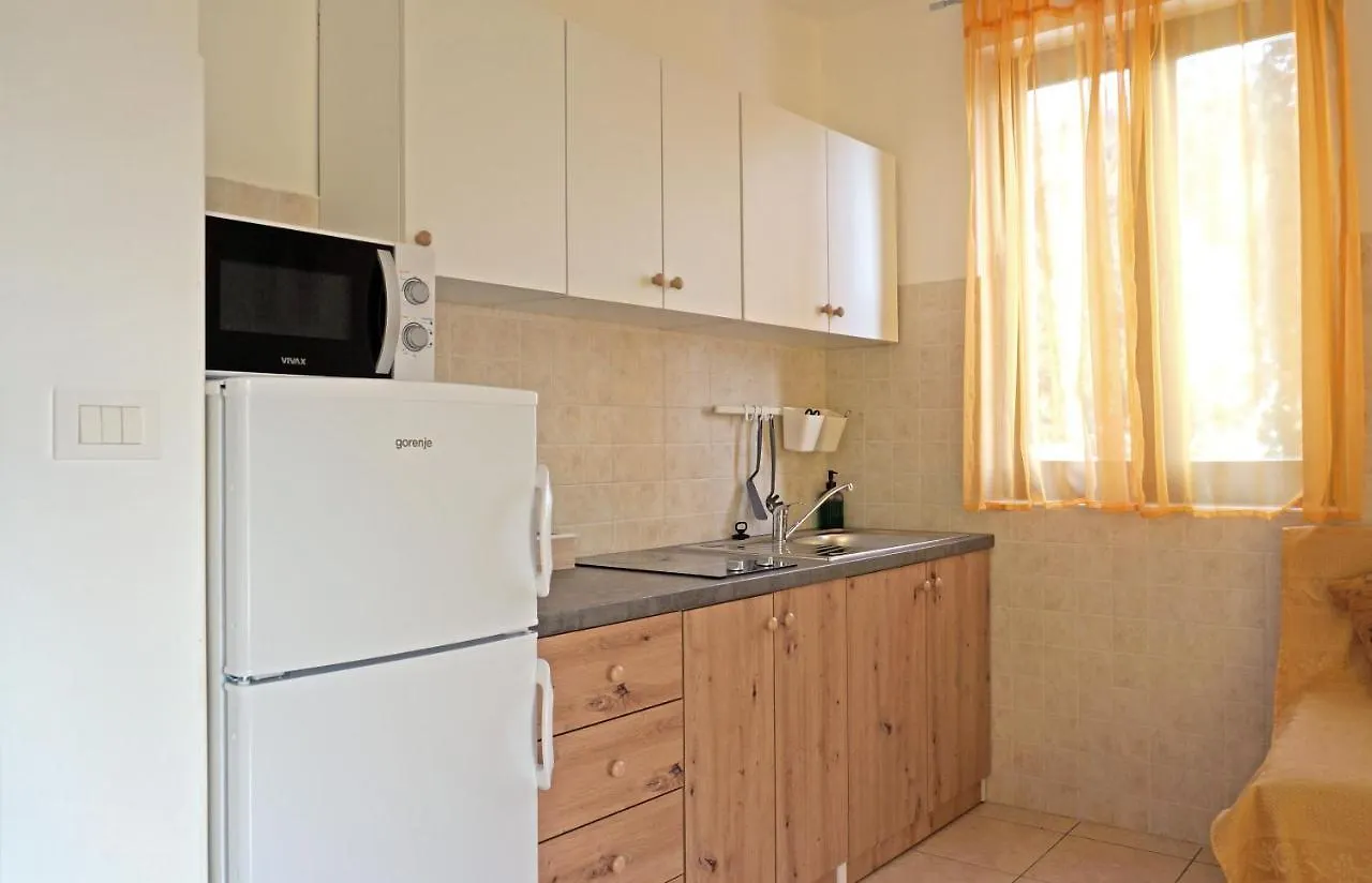 Studio Apartment Michelle - Intermezzo With Sea View
